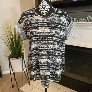 Mossimo Black & White Short Sleeved Polyester Top